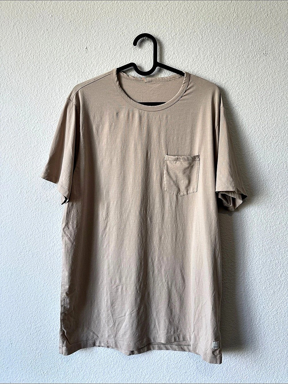 Vuori T-Shirt Pocket T-Shirt in Beige Size Large